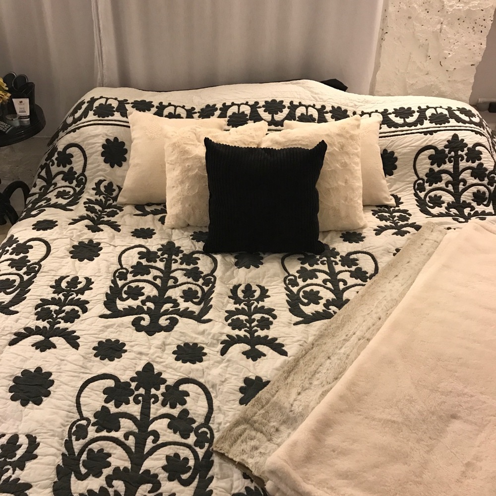 Pottery Barn Hawaiian Style King Size Quilt
